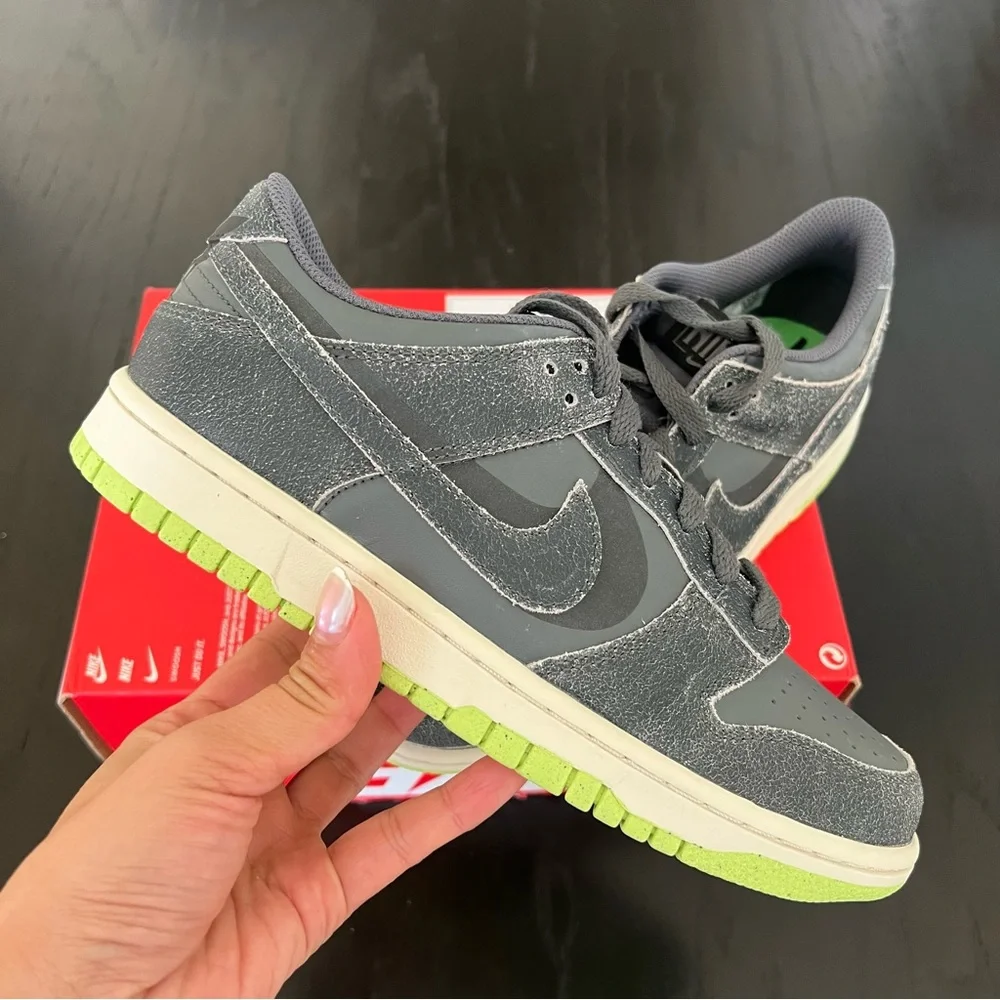 ✔️New✔️ NIKE Dunk Low SE GS Halloween Cauldron - Picture 2 of 10
